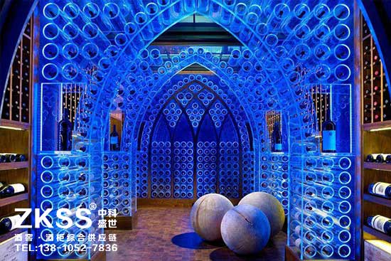 燈光與線(xiàn)條極致搭配的酒窖設(shè)計(jì)