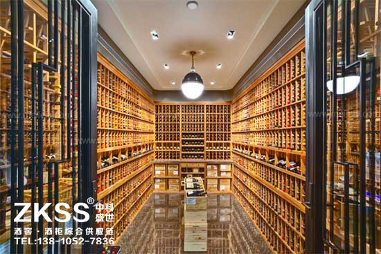 燈光與線(xiàn)條極致搭配的酒窖設(shè)計(jì)